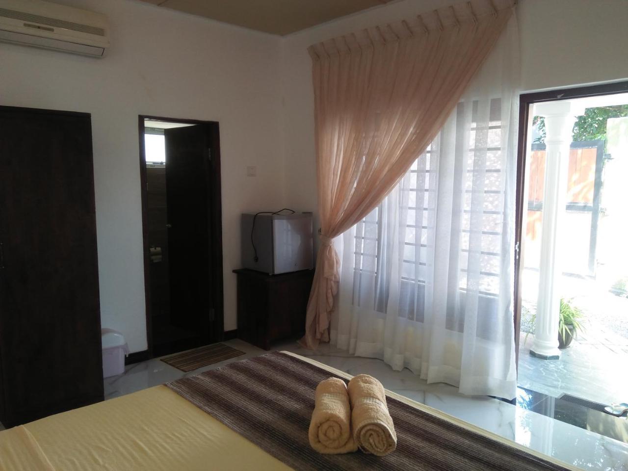 Living Home Negombo Esterno foto
