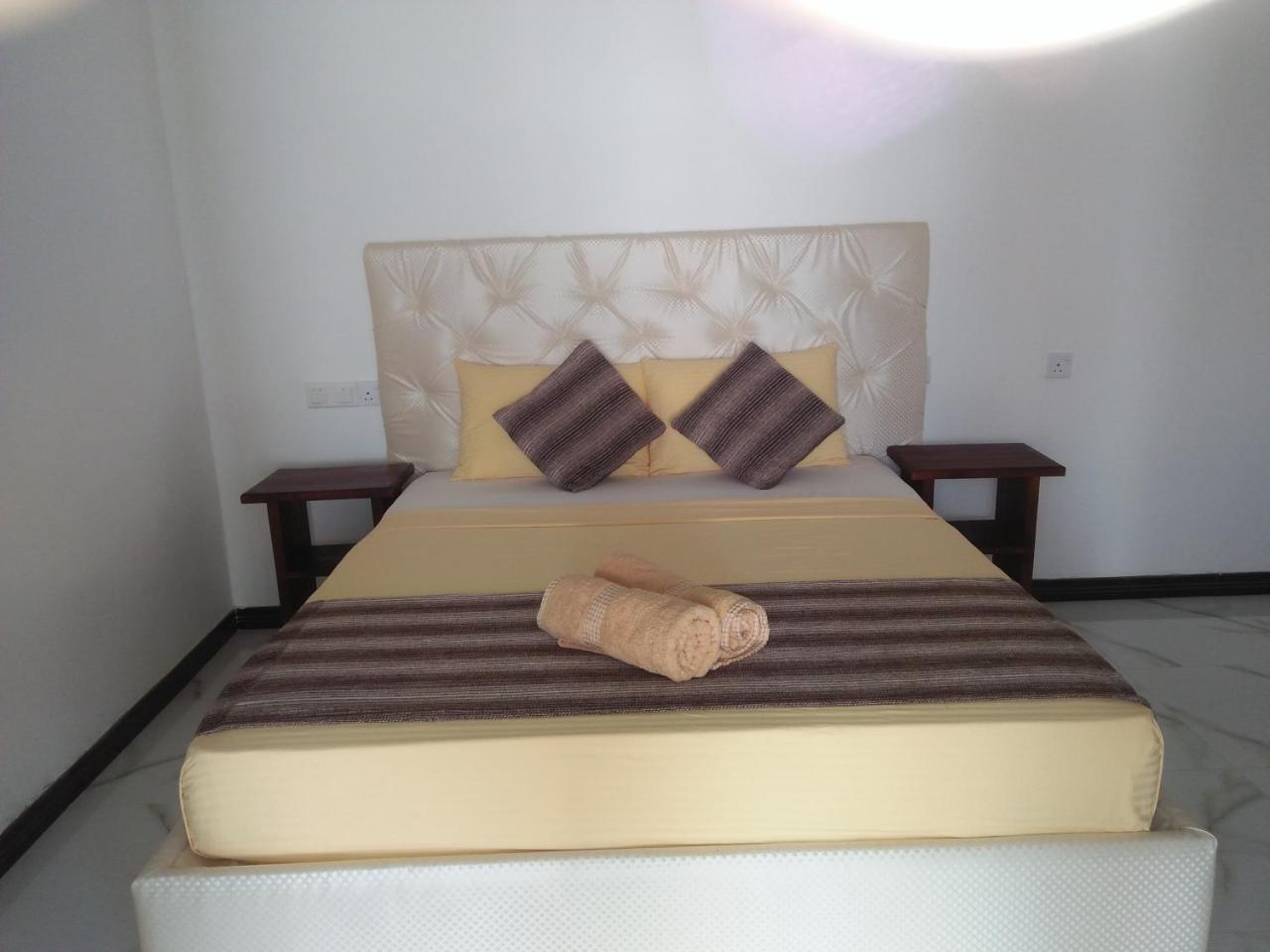 Living Home Negombo Esterno foto